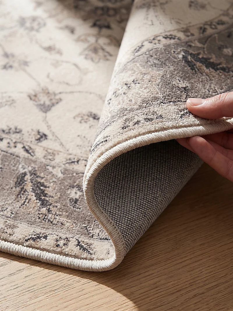 Kurzflor-Teppich mit Rosettenmuster – Waschbar bei 30 °C | Ruhiges Rapportmuster