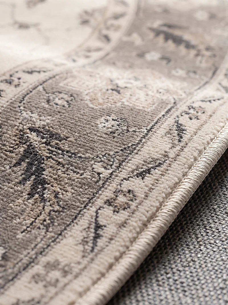 Kurzflor-Teppich mit Rosettenmuster – Waschbar bei 30 °C | Ruhiges Rapportmuster