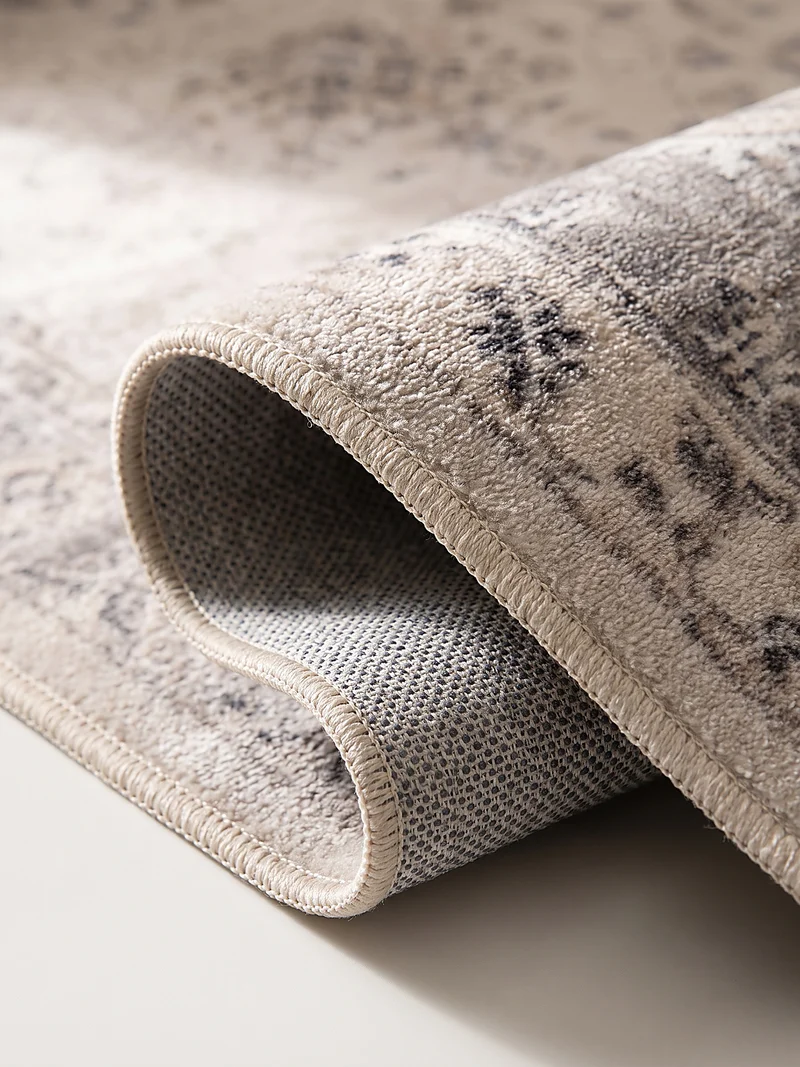 Kurzflor-Teppich mit Rosettenmuster – Waschbar bei 30 °C | Ruhiges Rapportmuster