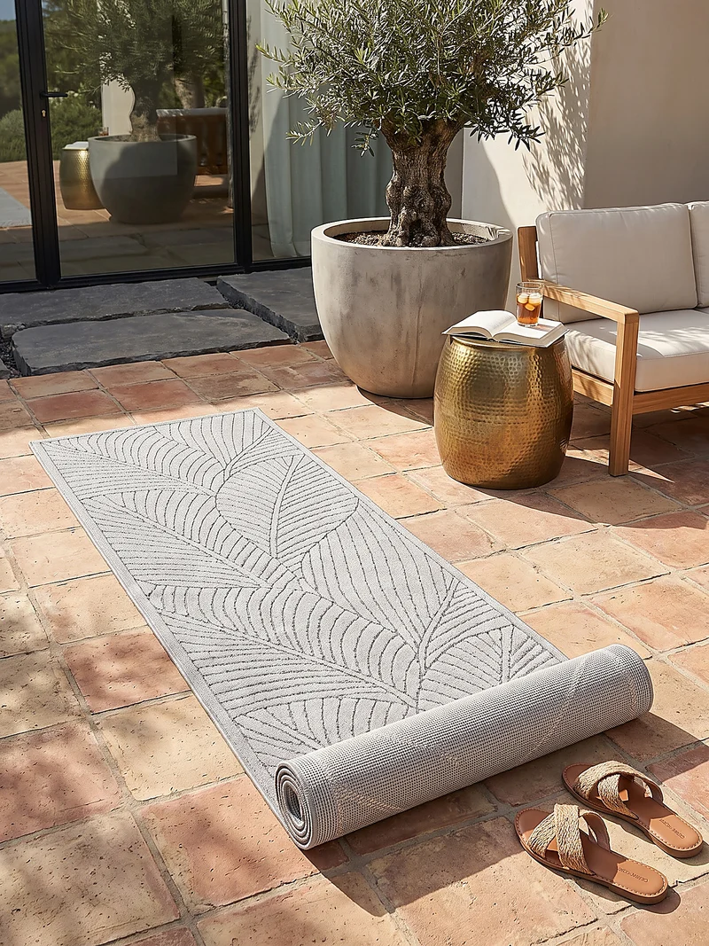 Kurzflor-Teppich mit Blattrelief – Wetterfest & UV-beständig | Fühlbare 3D-Struktur
