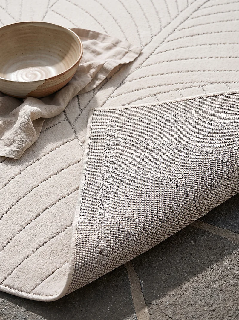 Kurzflor-Teppich mit Blattrelief – Wetterfest & UV-beständig | Fühlbare 3D-Struktur