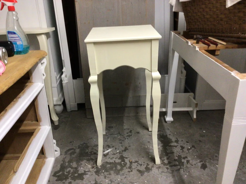 Alter eleganter Beistelltisch Vintage Shabby Chic