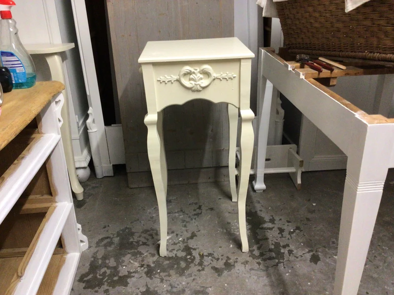 Alter eleganter Beistelltisch Vintage Shabby Chic