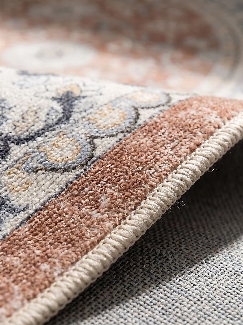 Kurzflor-Teppich mit Blütenrosetten und breiter Bordüre – Waschbar bei 30 °C