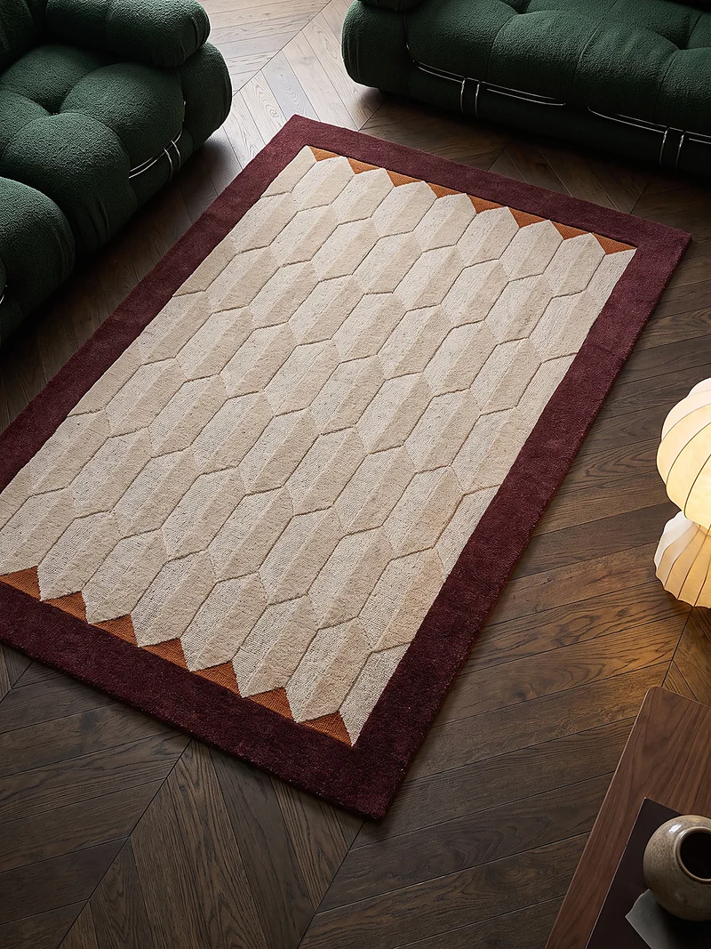 Kurzflor-Wollteppich Wabenmuster · handgetuftet · 5 mm Flor, 3.250 g/m²