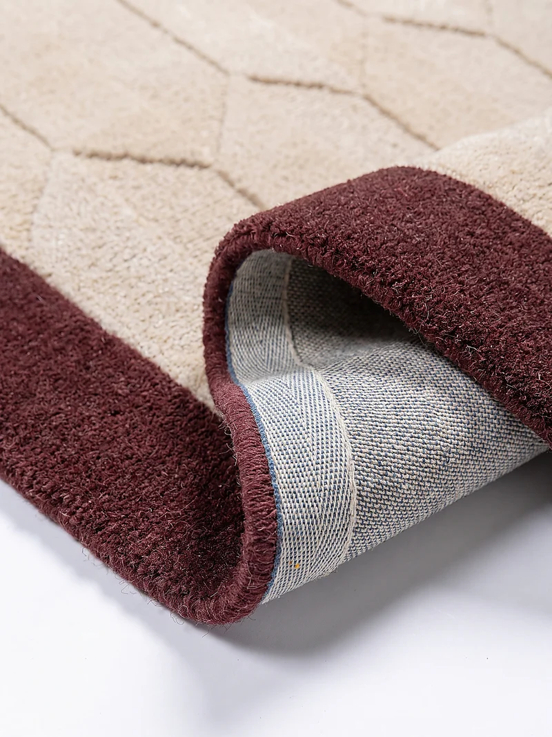 Kurzflor-Wollteppich Wabenmuster · handgetuftet · 5 mm Flor, 3.250 g/m²