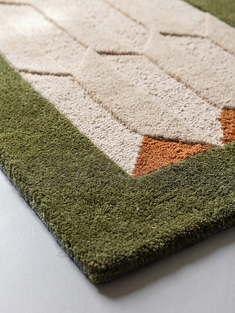 Kurzflor-Wollteppich Wabenmuster · handgetuftet · 5 mm Flor, 3.250 g/m²