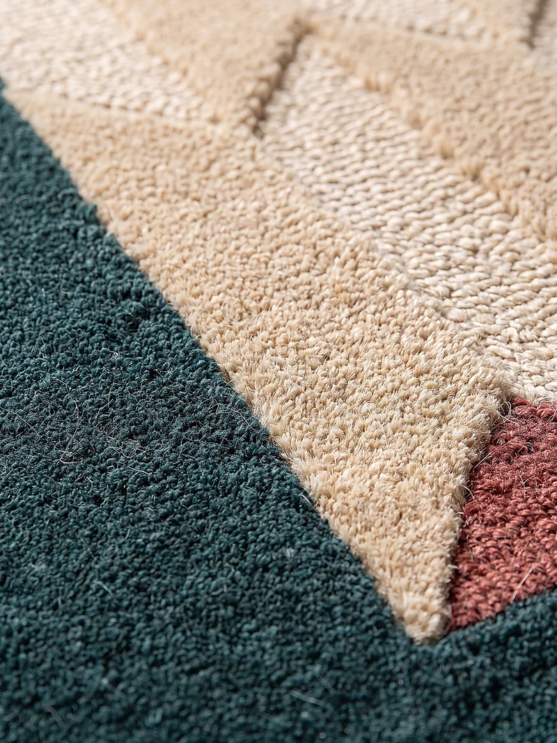 Kurzflor-Wollteppich Wabenmuster · handgetuftet · 5 mm Flor, 3.250 g/m²