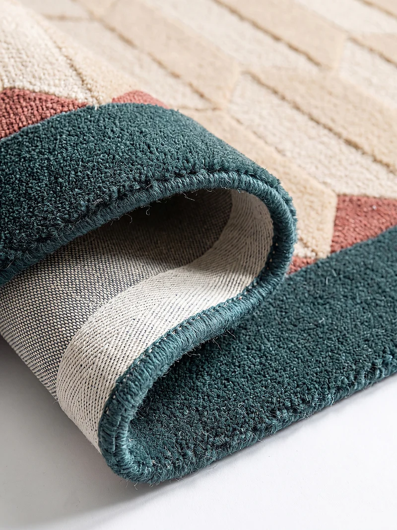 Kurzflor-Wollteppich Wabenmuster · handgetuftet · 5 mm Flor, 3.250 g/m²