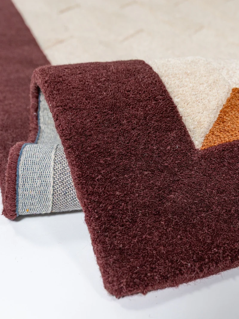 Kurzflor-Wollteppich Wabenmuster · handgetuftet · 5 mm Flor, 3.250 g/m²