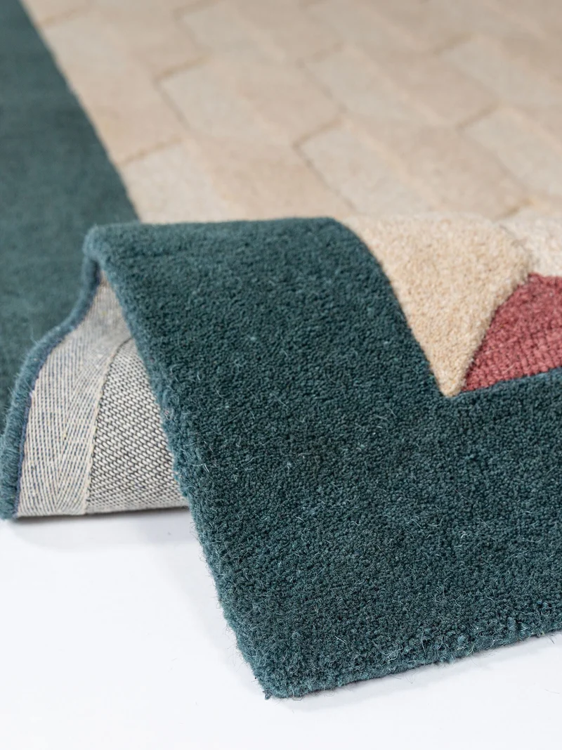 Kurzflor-Wollteppich Wabenmuster · handgetuftet · 5 mm Flor, 3.250 g/m²
