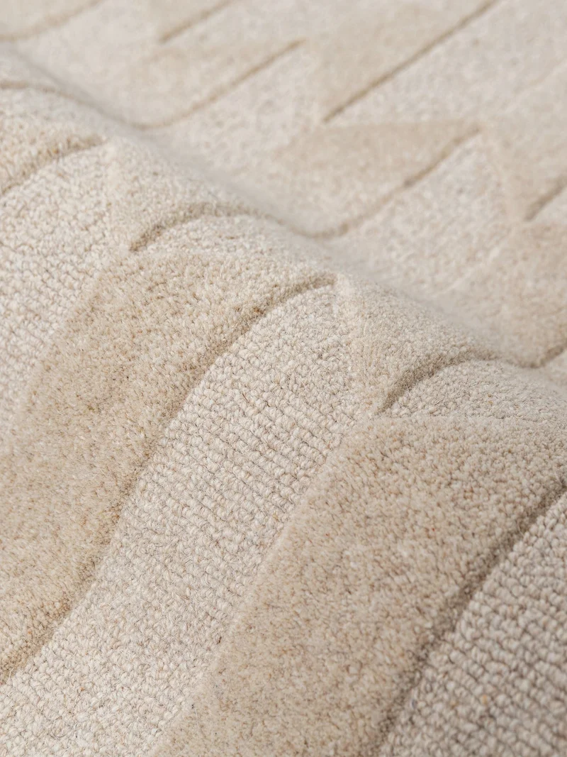 Kurzflor-Wollteppich Wabenmuster · handgetuftet · 5 mm Flor, 3.250 g/m²