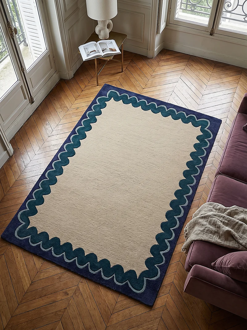 Wollteppich mit Wellenrand · handgetuftet, 5 mm Flor · 3.250 g/m²