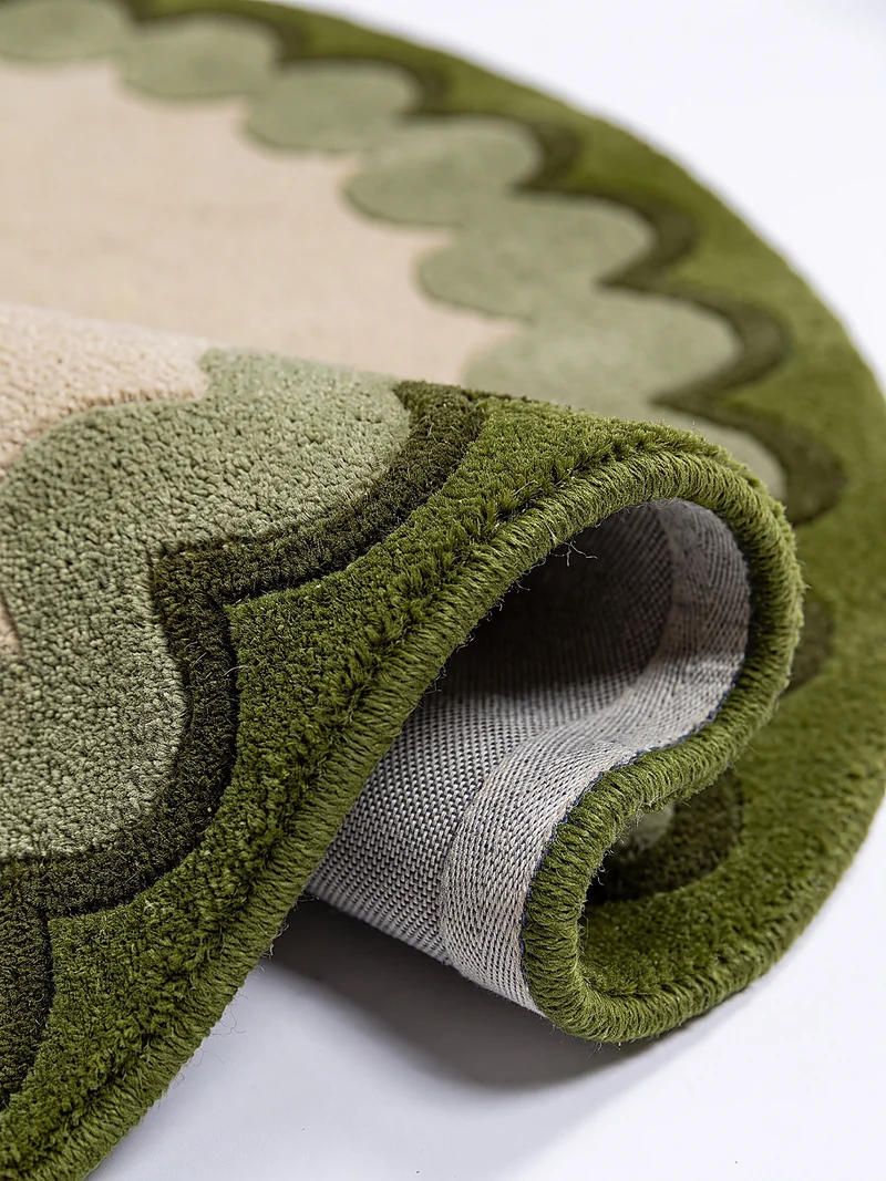 Wollteppich mit Wellenrand · handgetuftet, 5 mm Flor · 3.250 g/m²