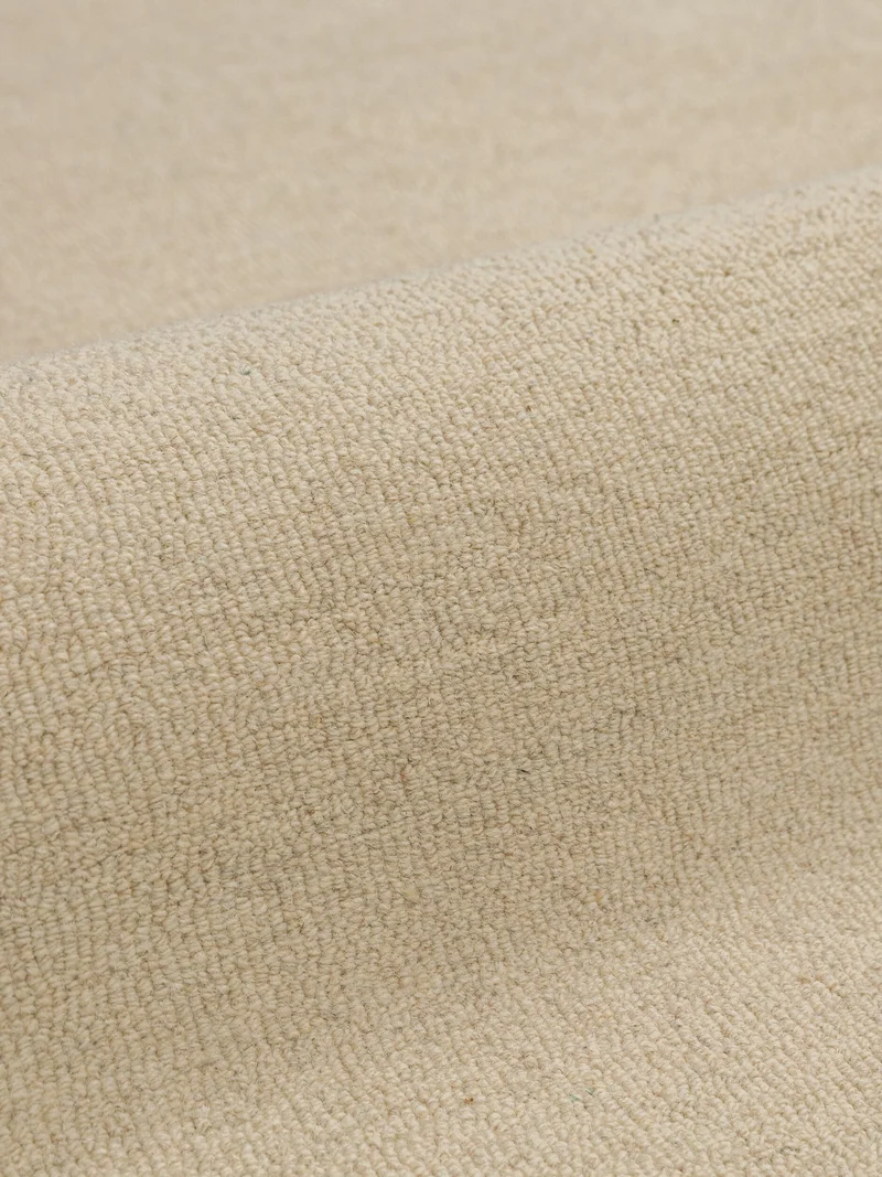 Wollteppich mit Wellenrand · handgetuftet, 5 mm Flor · 3.250 g/m²