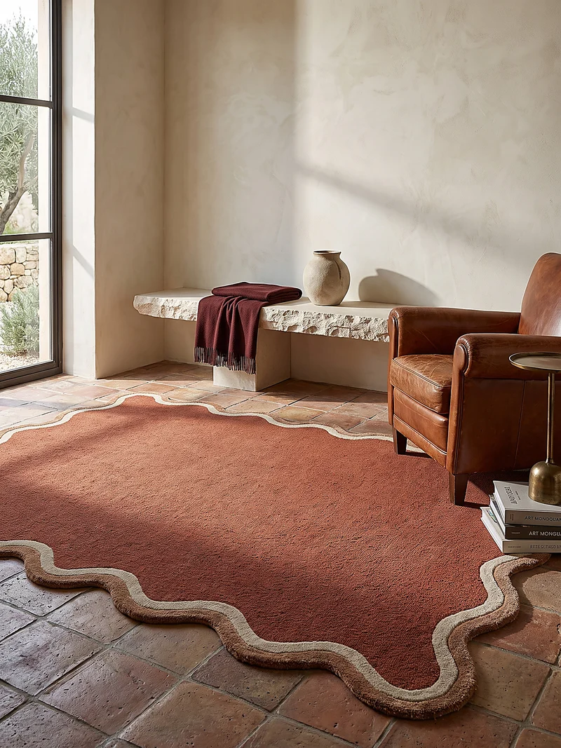 Wollteppich mit Wellenbordüre · handgetuftet · 8 mm Flor, 2.900 g/m²