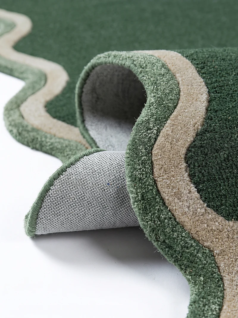 Wollteppich mit Wellenbordüre · handgetuftet · 8 mm Flor, 2.900 g/m²