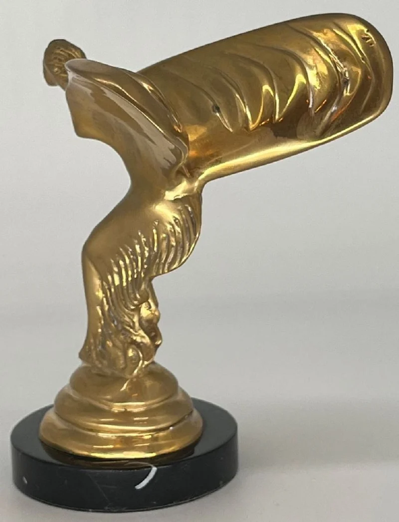 Casa Padrino Luxus Bronze Skulptur Spirit of Ecstasy Frau mit Flügeln Gold / Schwarz 15 x 15 x H. 21 cm - Edle Bronzefigur mit Marmorsockel - Schreibtisch Deko - Luxus Deko - Deko Accessoires