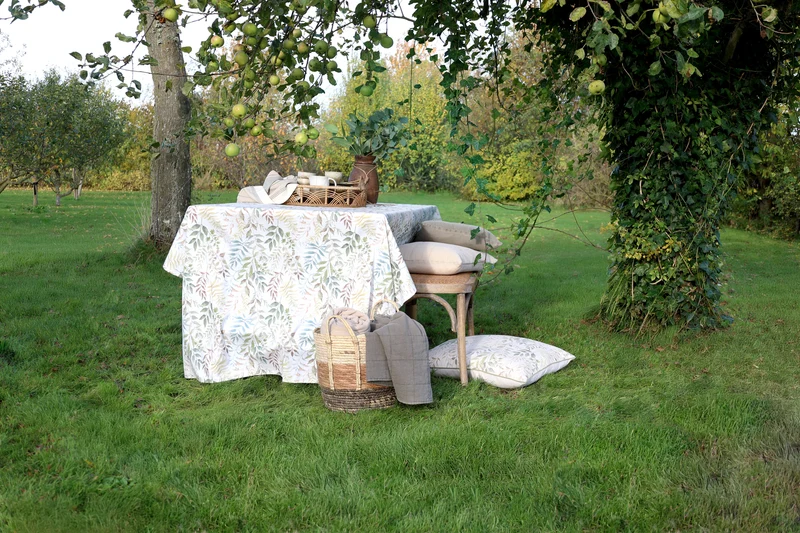 Chic Antique Aix Tischdecke Creme mit Blattmuster