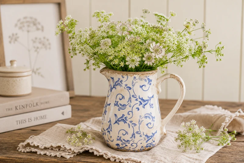 Clayre & Eef dekorative Kanne Weiß Blau mit Blättermotiv