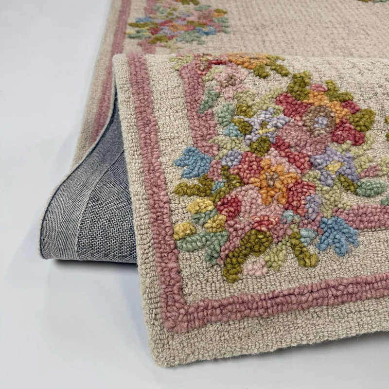 Wollteppich Blumenbordüre · 100 % Wolle · handgetuftet · 8 mm Kurzflor