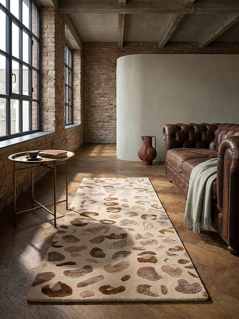 Designteppich Leopard-Print · Lyocell-Wool Mix · Caramel auf Beige · 7 mm Hand-Tufted