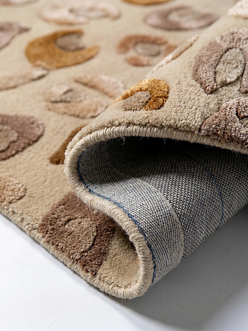 Designteppich Leopard-Print · Lyocell-Wool Mix · Caramel auf Beige · 7 mm Hand-Tufted