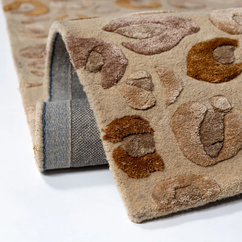 Designteppich Leopard-Print Border · Woll-Viskose-Mix · Cremeweiß · 7 mm Hand-Tufted