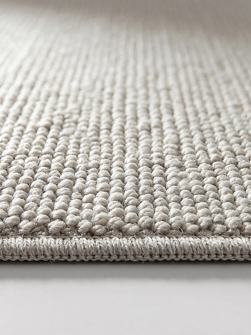 Waschbarer Flachgewebe-Teppich · Bouclé-Look · 100 % recyceltes Polyester · Hellgrau