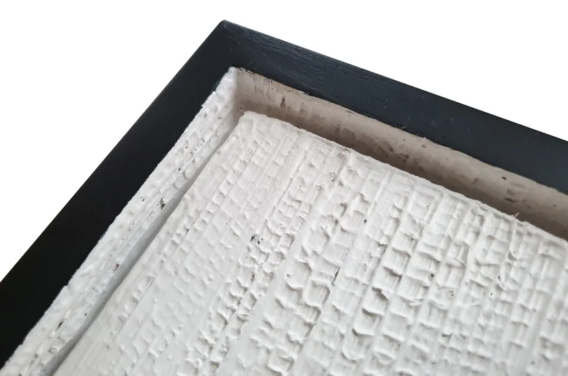 Casa Padrino Luxus Wanddekoration Weiß 60 x 4 x H. 95 cm - Wandrelief Oliver aus Bananenrinde mit Holzrahmen - Luxus Deko Accessoires