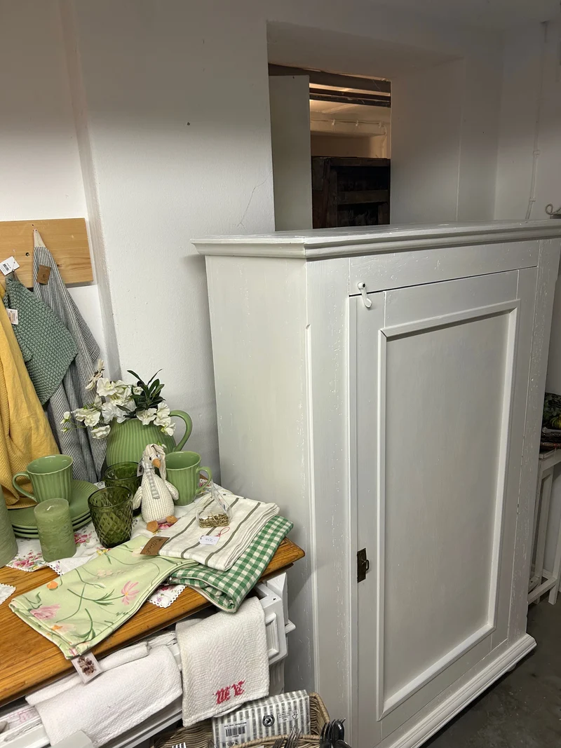 Antikes Vertiko Eintürer Shabby Chic
