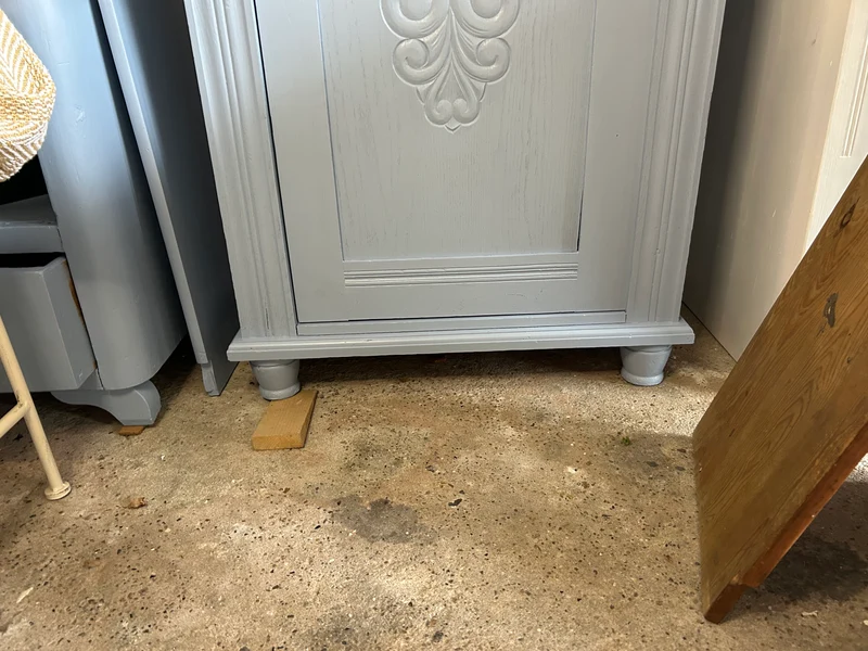 Antiker Schrank Jugendstil mit grünen Fenstern Shabby Chic