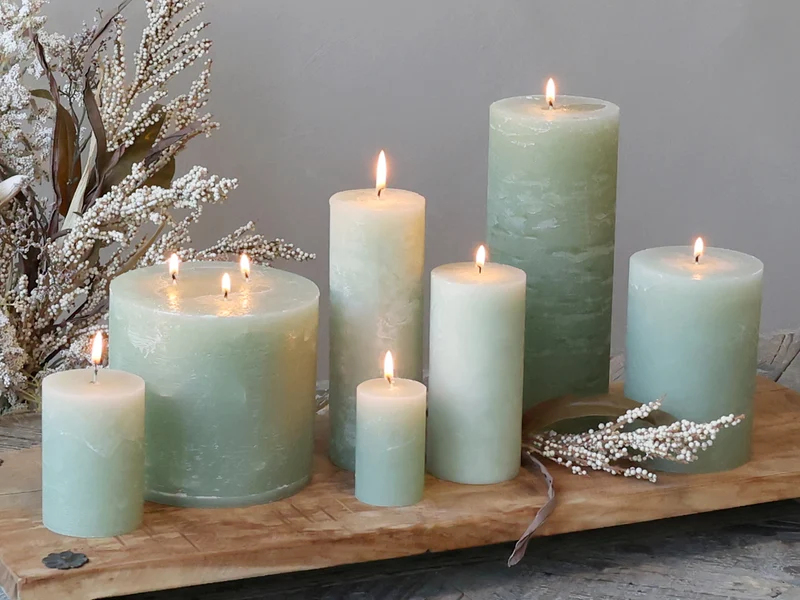 Chic Antique – Macon Stumpenkerze rustikal 90 Std. (Grün)