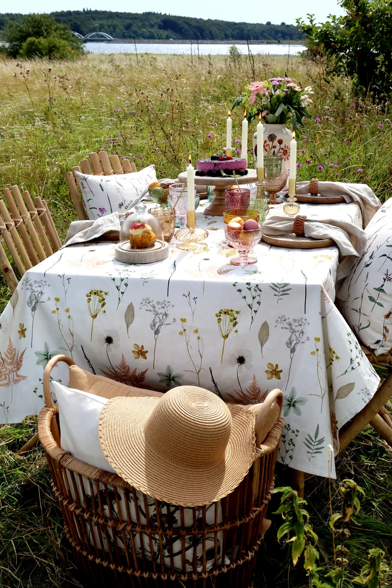 Chic Antique Aix Tischdecke Creme mit Blumendruck
