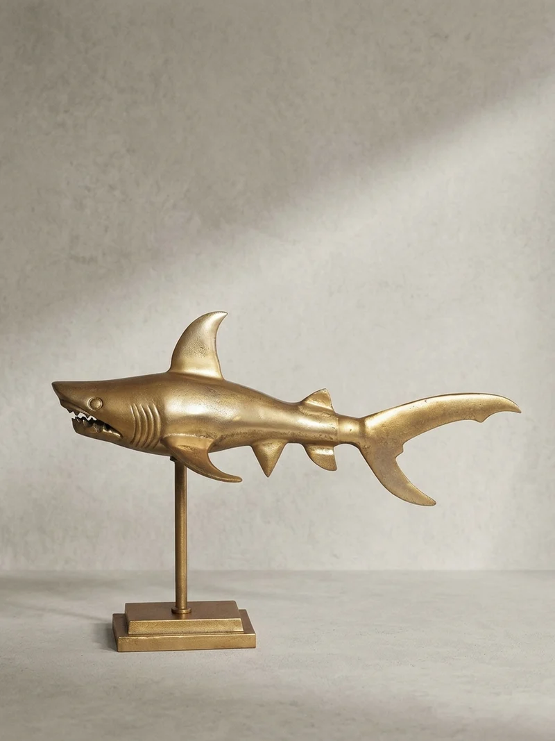 Dekofigur Hai Aluminium 70 cm mit Sockel im maritimen Stil