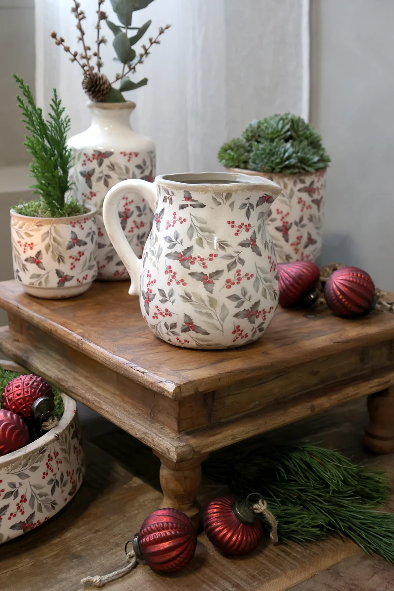 Chic Antique Kanne mit Blättern & Beeren – Creme