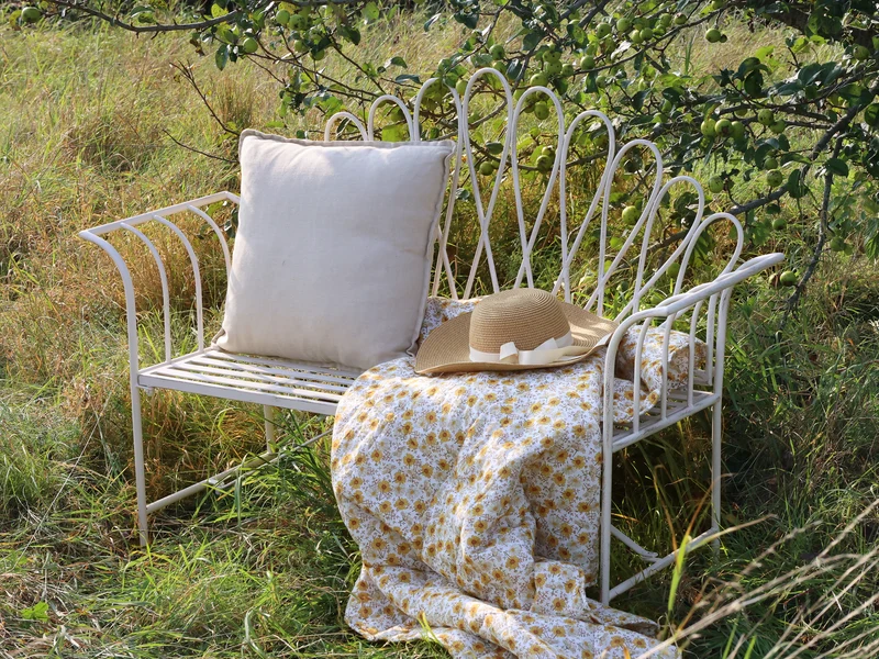 Chic Antique Gartenbank mit Dekor Antique Creme – Eisenbank im Vintage Landhausstil