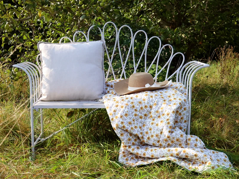 Chic Antique Gartenbank mit Dekor Antique Creme – Eisenbank im Vintage Landhausstil