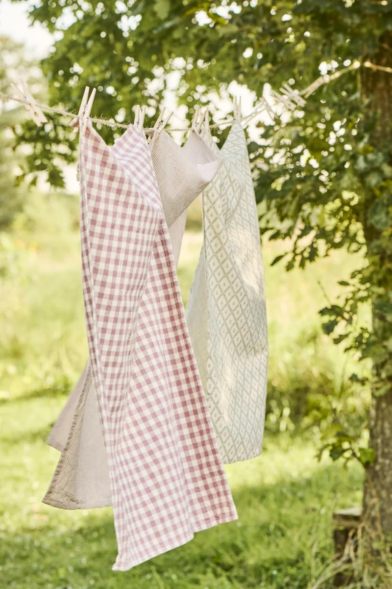 Ib Laursen Geschirrtuch Mette Malva mit naturfarbenen Karos
