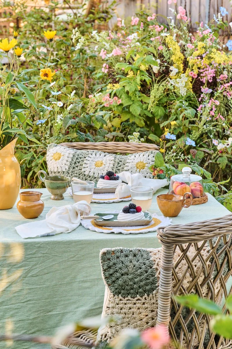 Ib Laursen Tischdecke Emil länglich Grün/Natur mit feinen Streifen