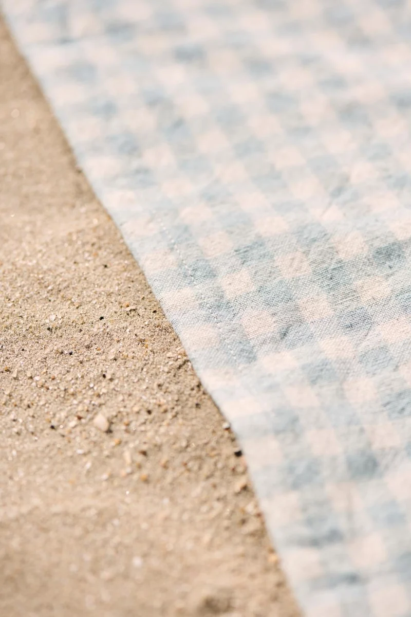 Ib Laursen Tischdecke Viggo quadratisch Hellblau mit naturfarbenen Karos