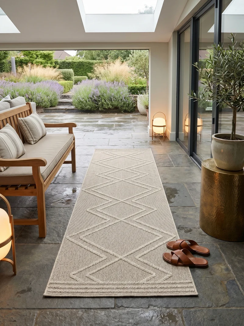 Outdoor-Teppich Diagonales Linienmuster – Waschbar | Geometrischer Boho für Balkon