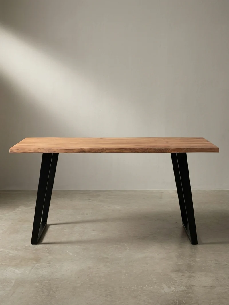 Schreibtisch Massivholz Baumkante U-Gestell Handarbeit