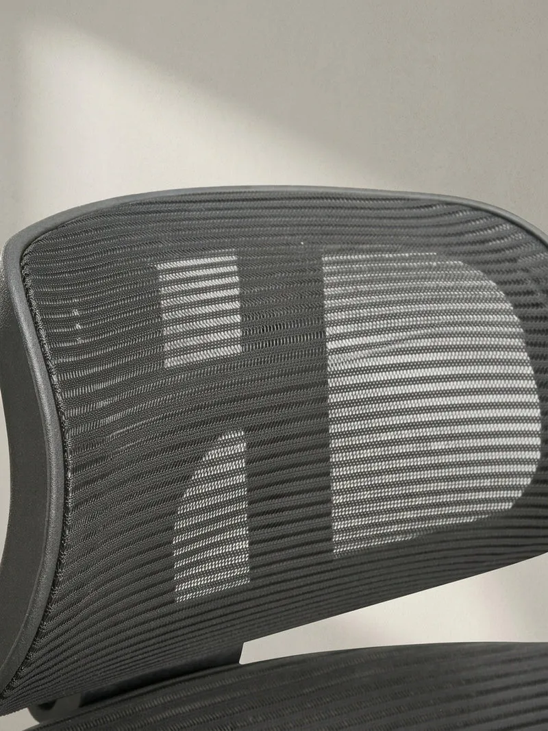 Bürodrehstuhl Schwarz Mesh mit Synchronmechanik, 3D-Armlehnen und Aluminiumfuß