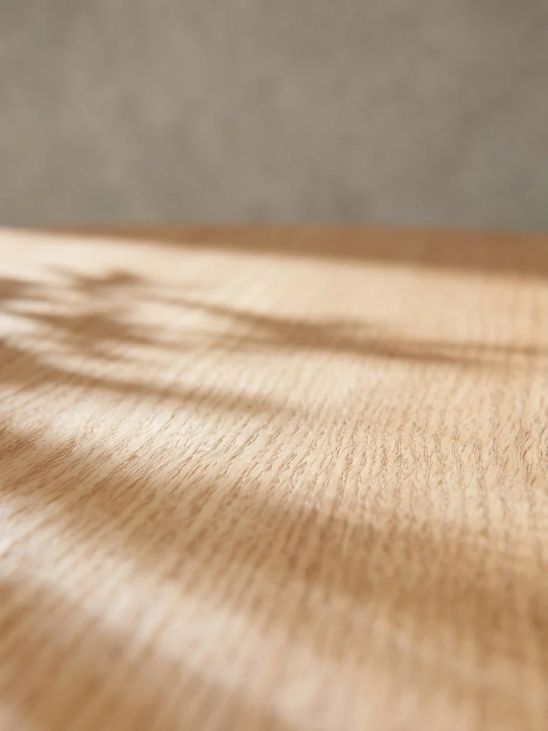 Couchtisch Eichenholz Furnier mit stabilem Metallgestell, Modernes zeitloses Design