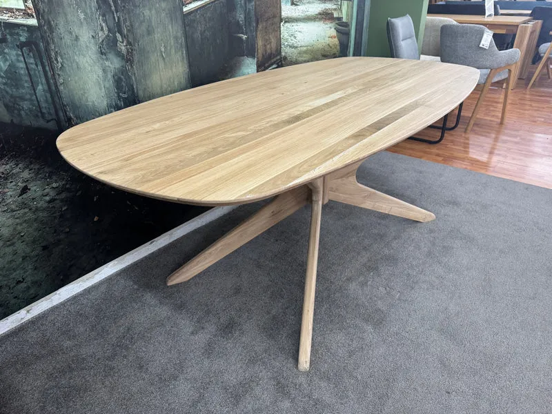 Esstisch Eiche Oval +Massivholz+Gestell-Massivholz +verschiedene Gestelle +Lieferbar in 2 Wochen