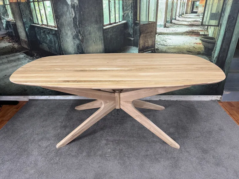 Esstisch Eiche Oval +Massivholz +Gestell-Massivholz +verschiedene Gestelle +Lieferbar in 2 Wochen
