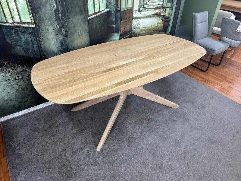 Esstisch Eiche Oval +Massivholz +Gestell-Massivholz +verschiedene Gestelle +Lieferbar in 2 Wochen