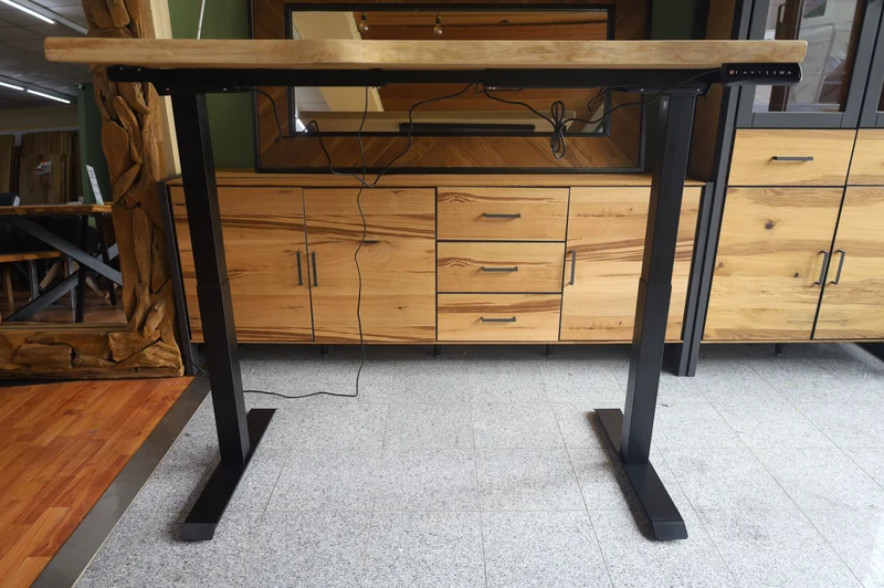 Schreibtisch Tisch+elektrisch höhenverstellbar+Baumkante +Vollmassivholz