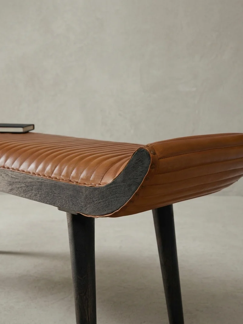 Sitzbank – Echtleder, 125x51x38 cm, Nietenrand, Massivholzbeine